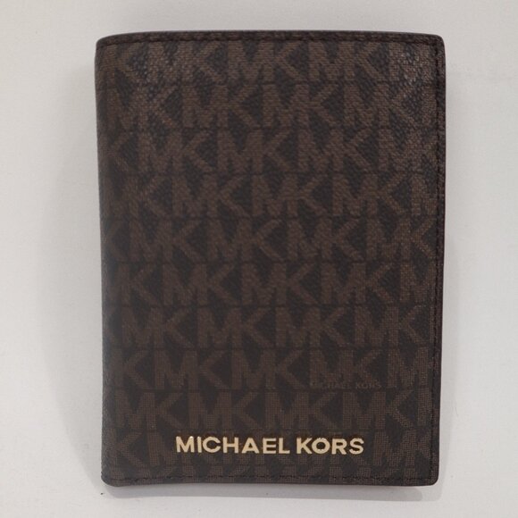 ❄ Michael Kors NWT Brown Black Gold Logo Lettering Credit Card Passport Holder - Picture 1 of 3